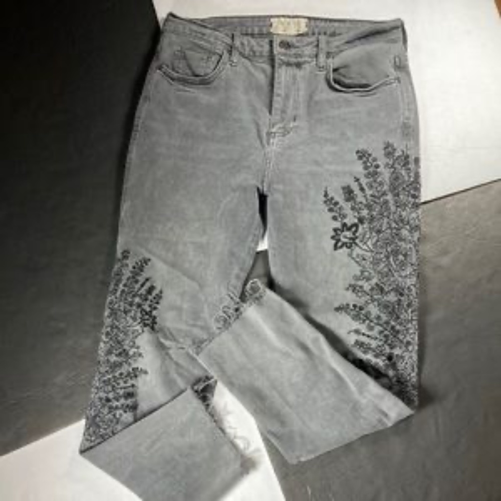 We The Free Girlfriend Jeans with Floral Embroidery! - Picture 3 of 8